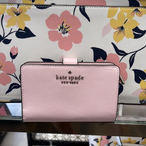 Kate Spade Madison Medium Compact Bifold Wallet Conch Pink
Color: Conch Pink
NWT - Picture 1 of 16